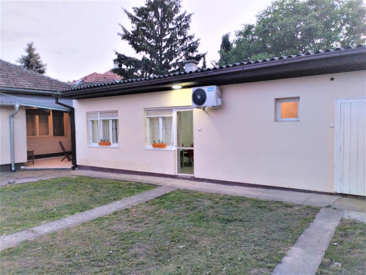 Cyclo Apartment Pinki Bačka Palanka Extérieur photo